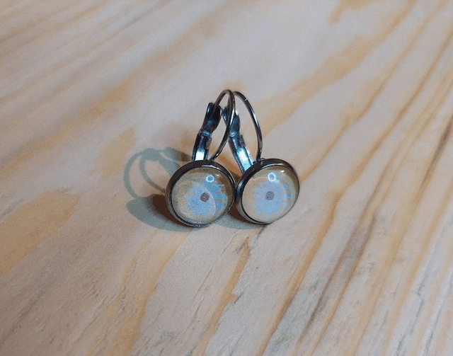 Boucles d&#039;oreille Cabochon Dormeuse Marguerite